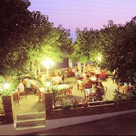 Pansion Alexandros Hotel เปเลคาส ภายนอก รูปภาพ